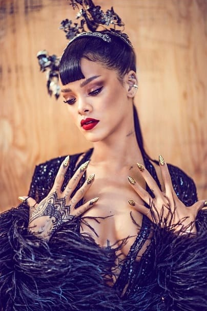 Rihanna é adepta das unhas stiletto - Reprodução/Instagram