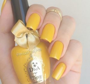 Amarelo ouro fica lindo nas mãos - Reprodução/Instagram